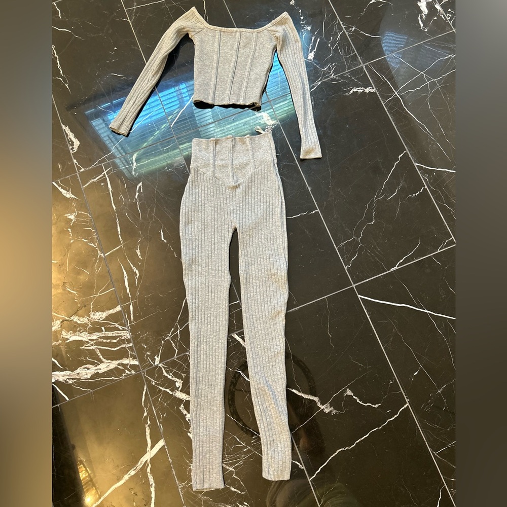 2 piece gray leggings set